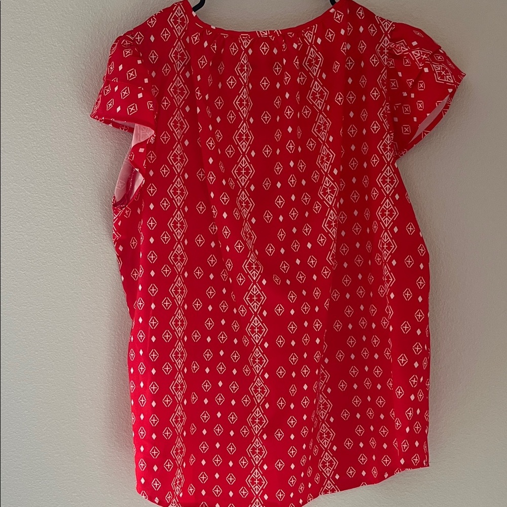 Amazon Red Printed V-Neck Short Sleeve Blouse - Picture 4 of 5